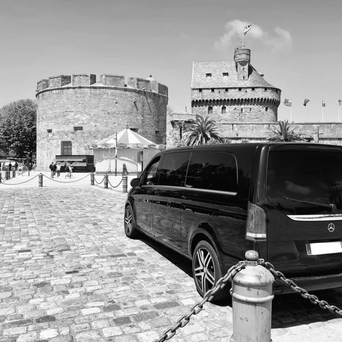 City ToursDépart depuis Bayeux avec une famille américaine,Étape à Saint Malo - Visite des Rempa copie